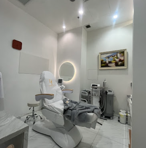 Doctor Fills Clinic 3